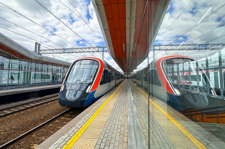 Поезд нового поколения Иволга 4.0 вышел на линии МЦД. Он на 97% состоит из российских комплектующих