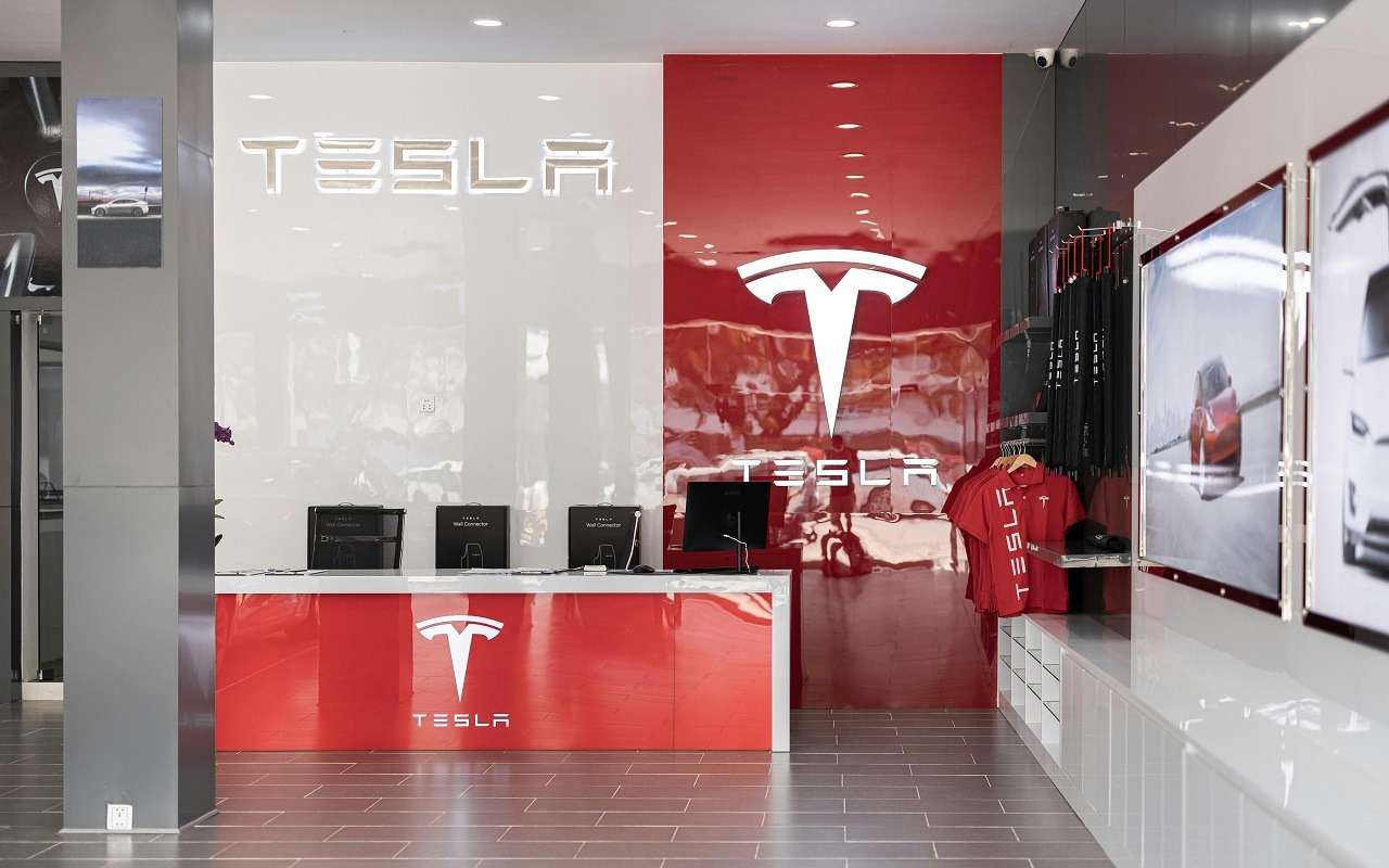 Плохой год Tesla: почему лидер на рынке электрокаров снижает поставки