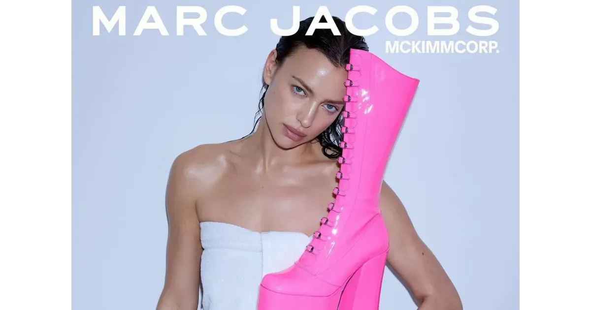 Ирина Шейк в полотенце и неоновых ботильонах Kiki в съёмке для Marc Jacobs по случаю 40-летия бренда